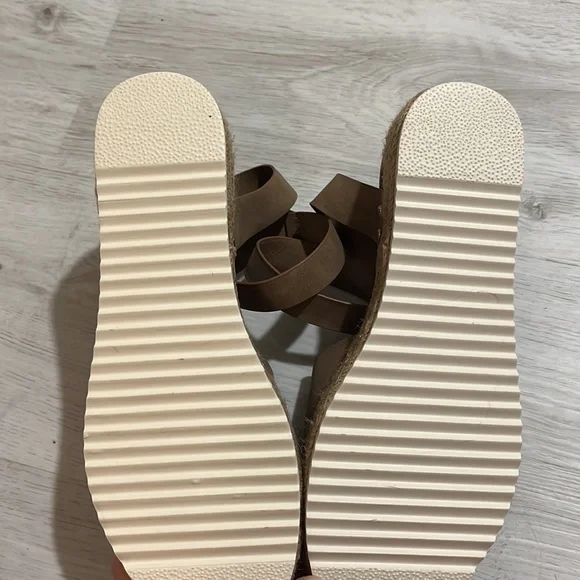 Platform Sandals - Picture 3 of 6